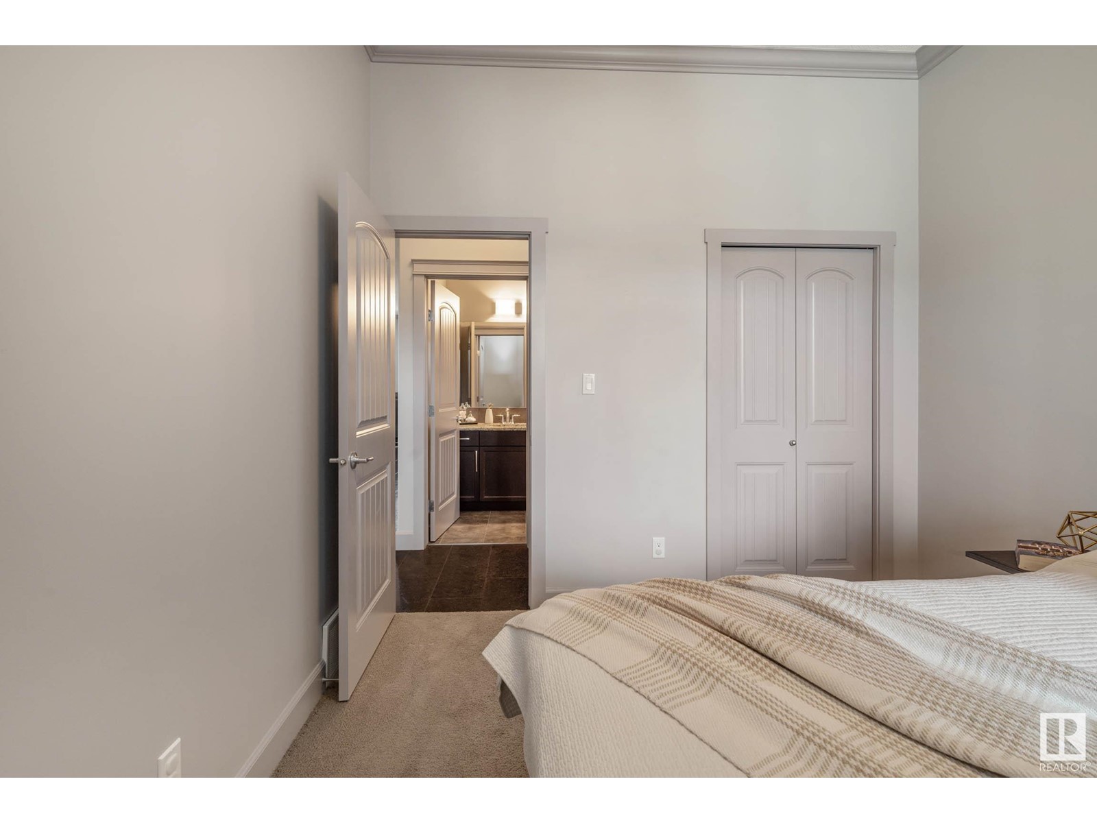 1935 68 St Sw Property Photo 25