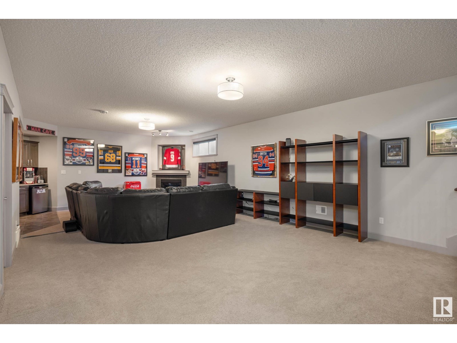 1935 68 St Sw Property Photo 28