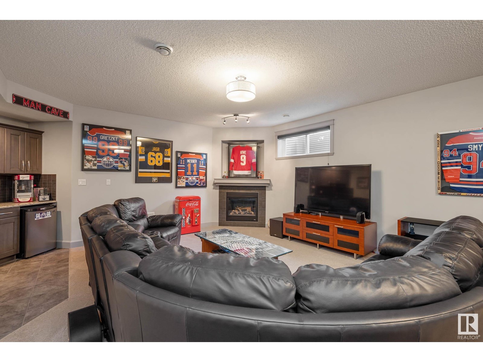 1935 68 St Sw Property Photo 29