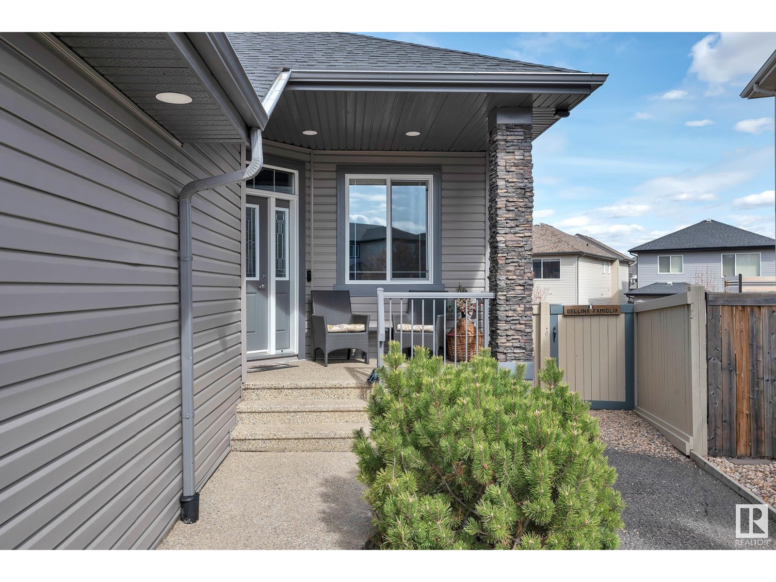 1935 68 St Sw Property Photo 42