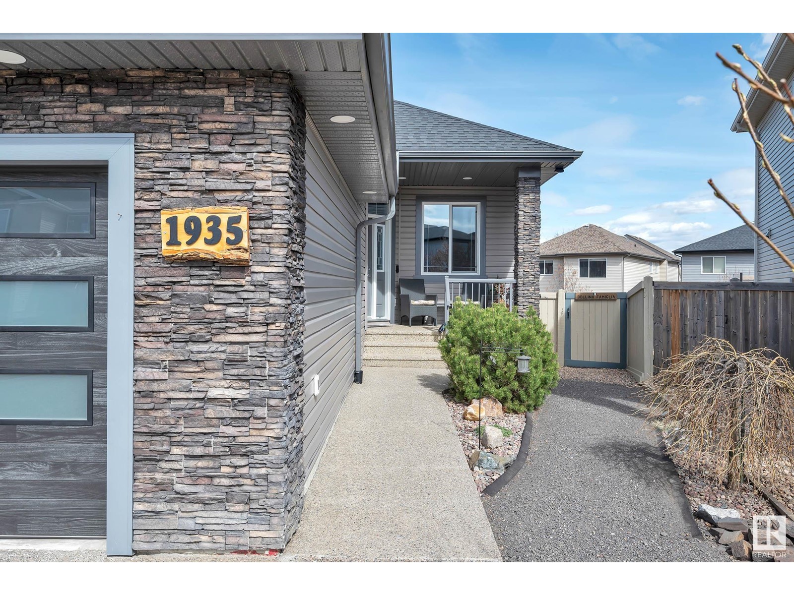 1935 68 St Sw Property Photo 43