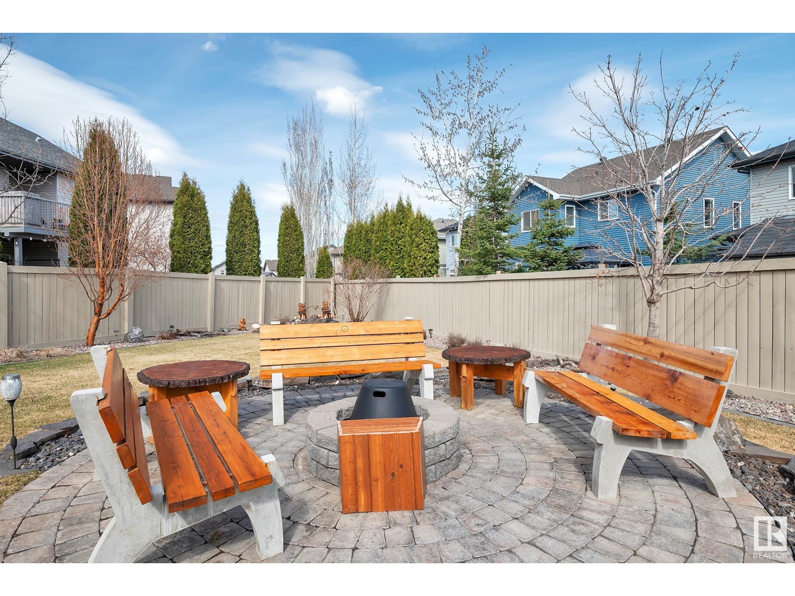1935 68 St Sw Property Photo 54