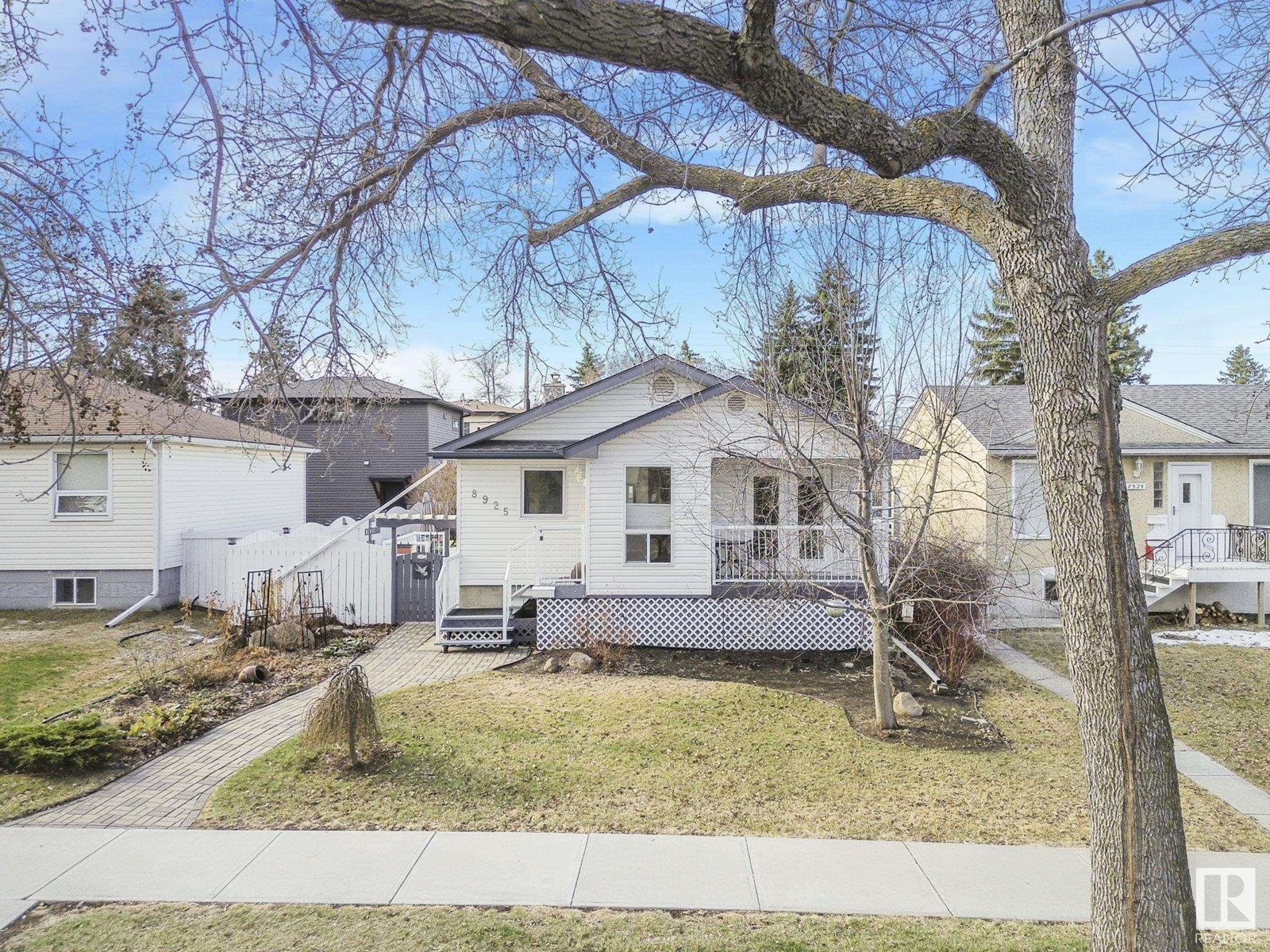8925 79 Av Nw Nw Property Photo 3