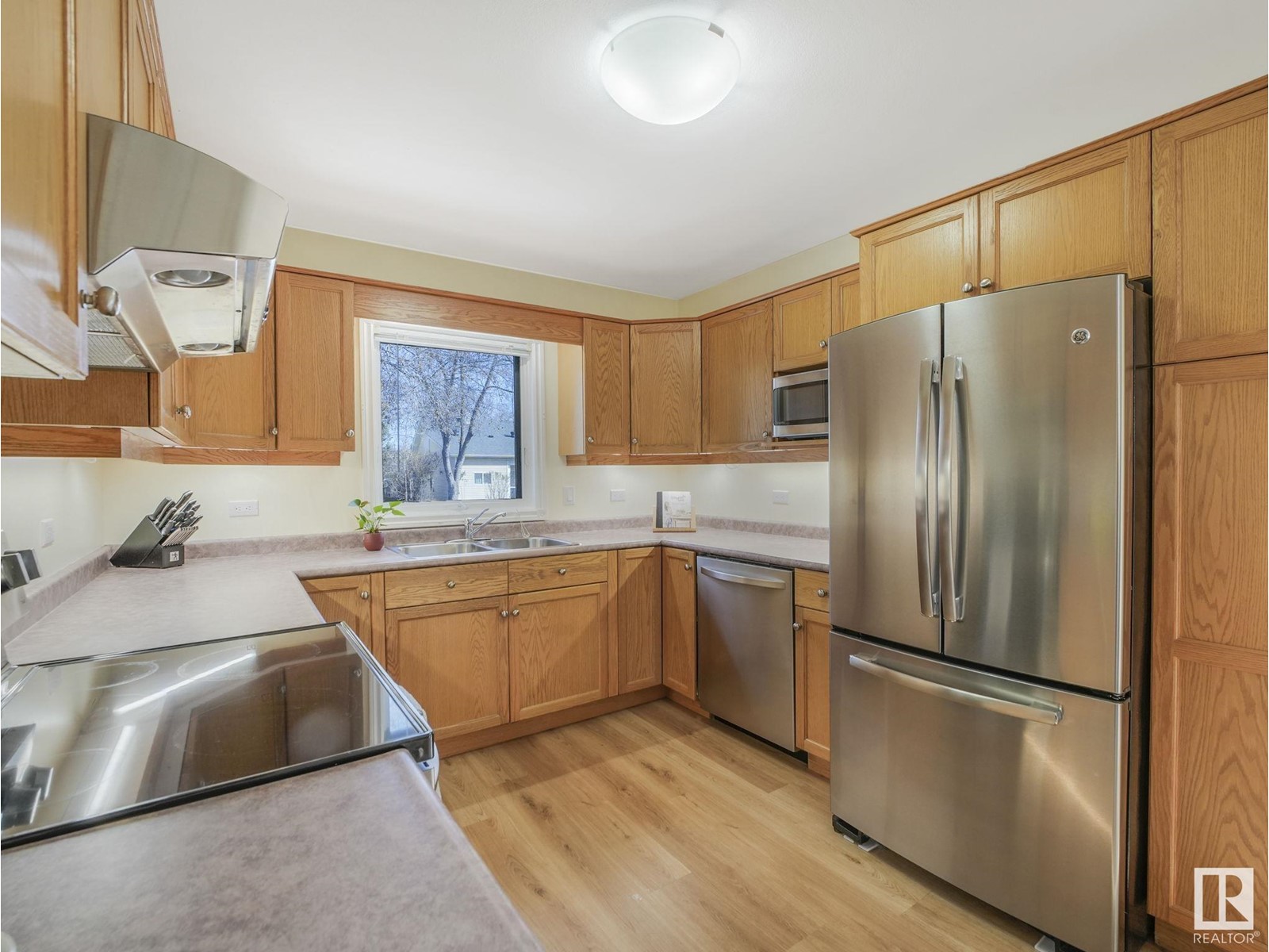 8925 79 Av Nw Nw Property Photo 13