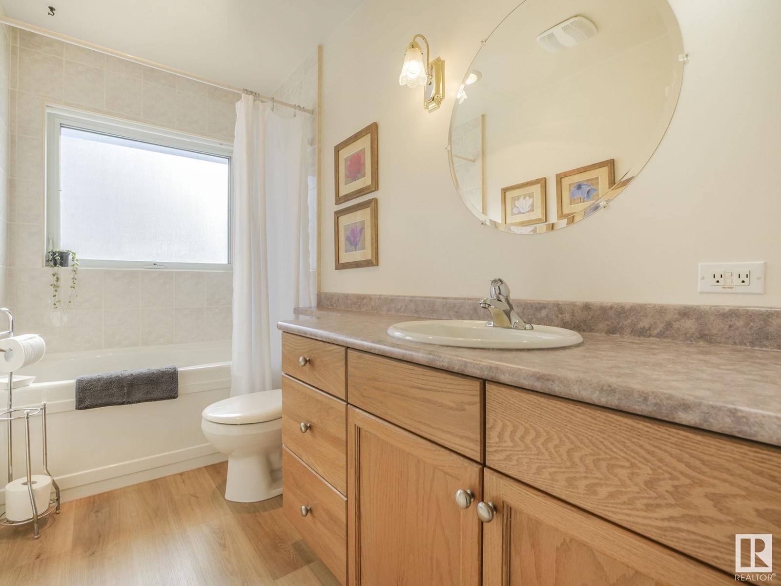 8925 79 Av Nw Nw Property Photo 23
