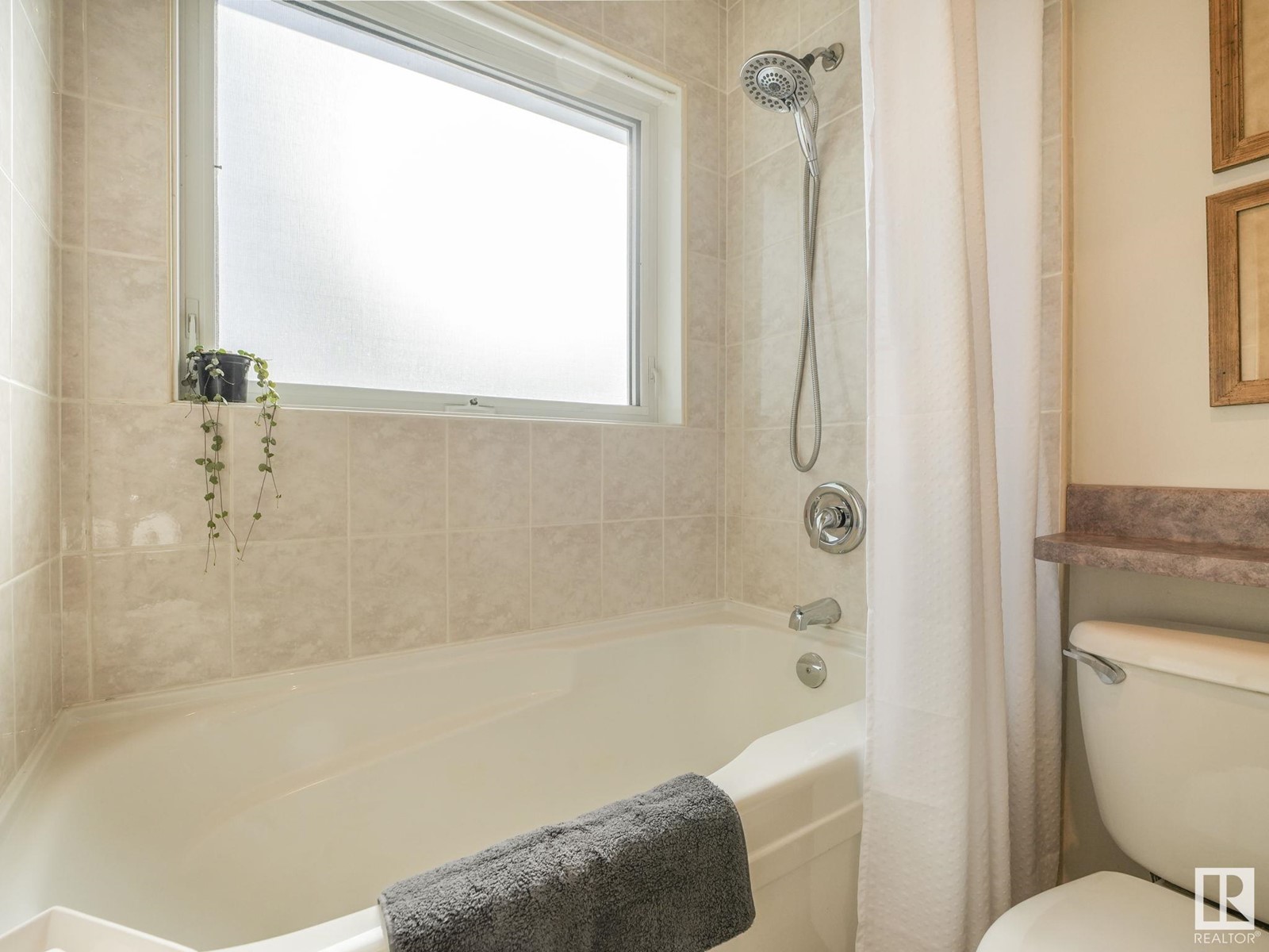 8925 79 Av Nw Nw Property Photo 24