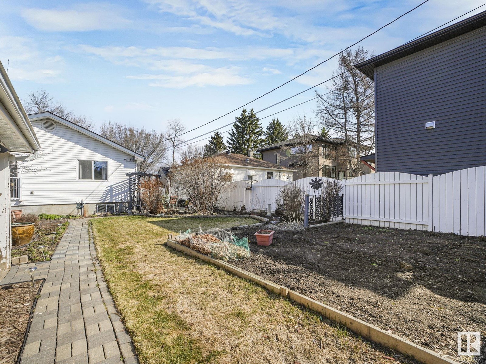 8925 79 Av Nw Nw Property Photo 48