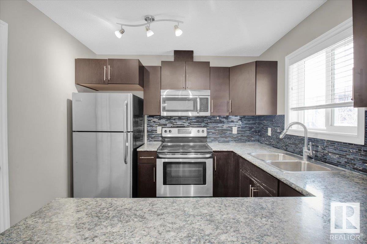 #10 12004 22 Av Sw Property Photo 12
