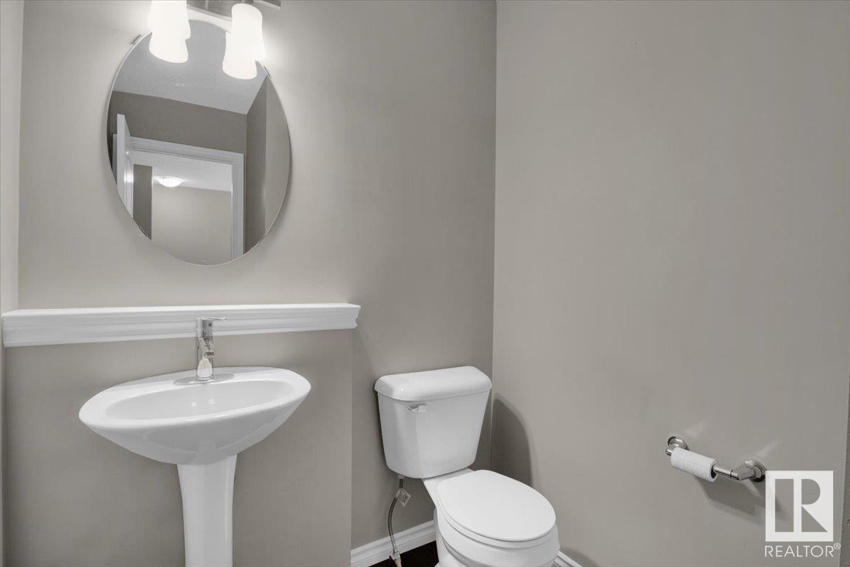 #10 12004 22 Av Sw Property Photo 14