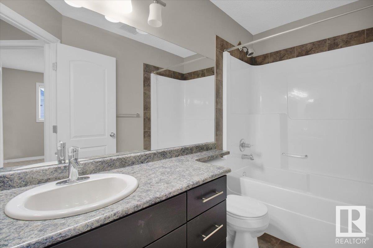 #10 12004 22 Av Sw Property Photo 17