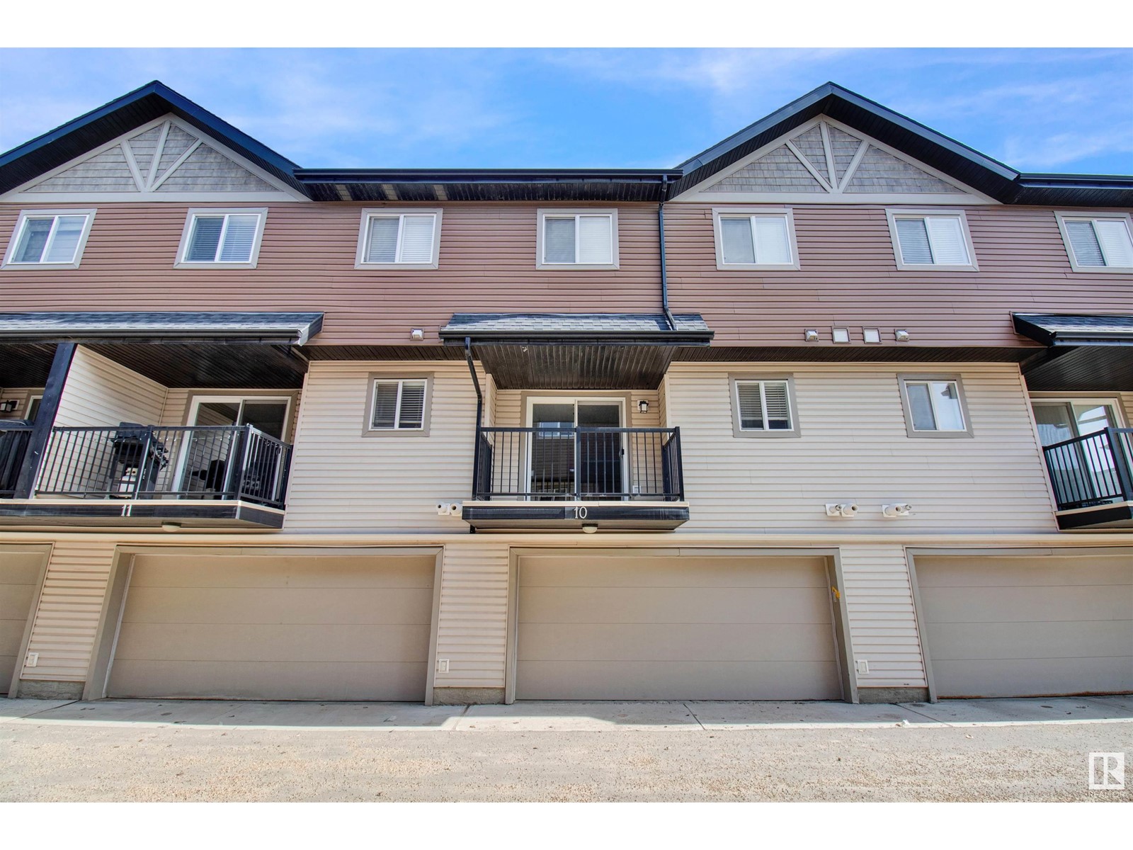 #10 12004 22 Av Sw Property Photo 27