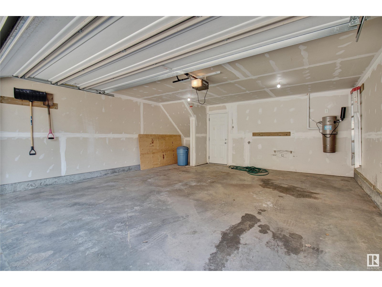 #10 12004 22 Av Sw Property Photo 28