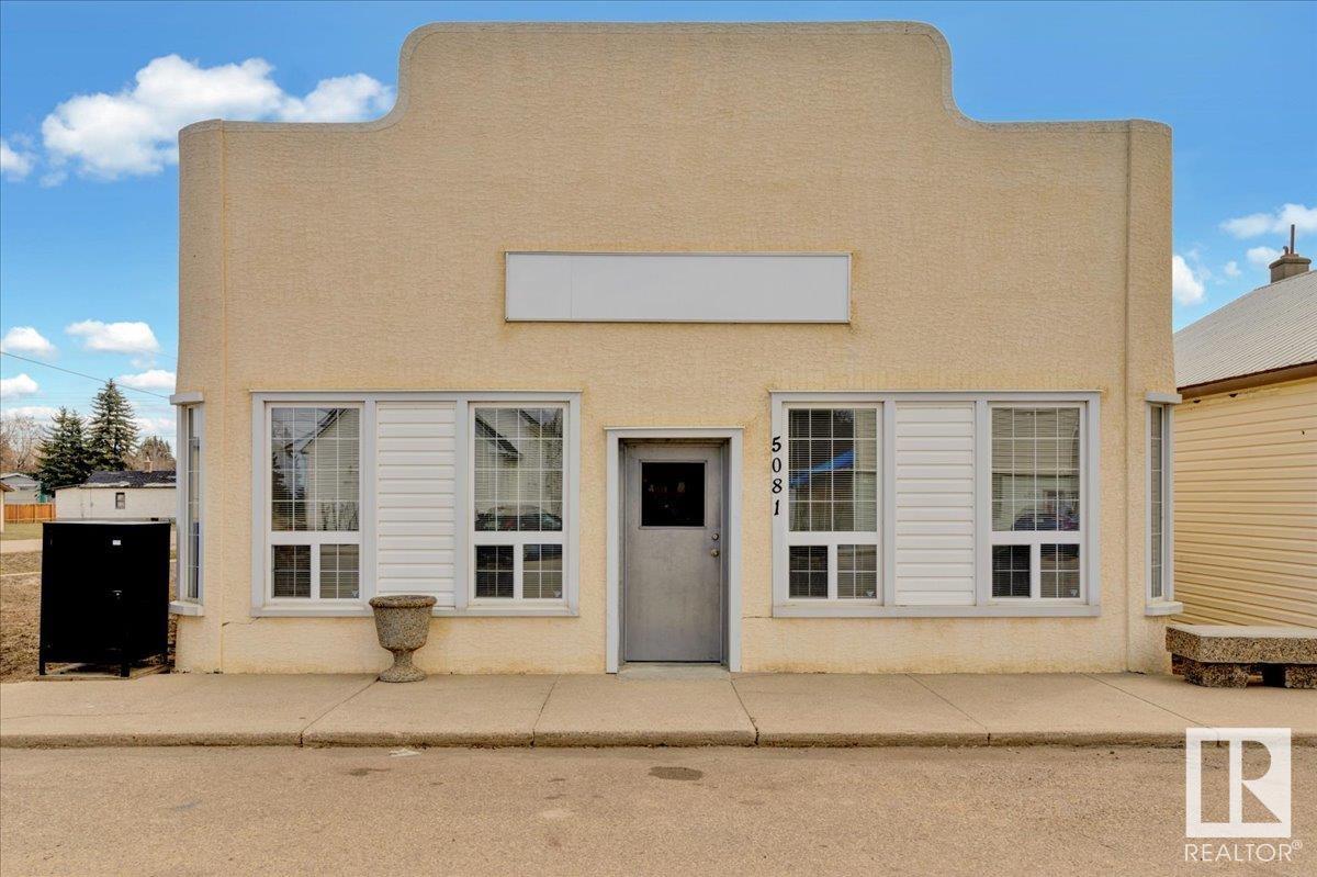 5081 50 St Property Photo 2