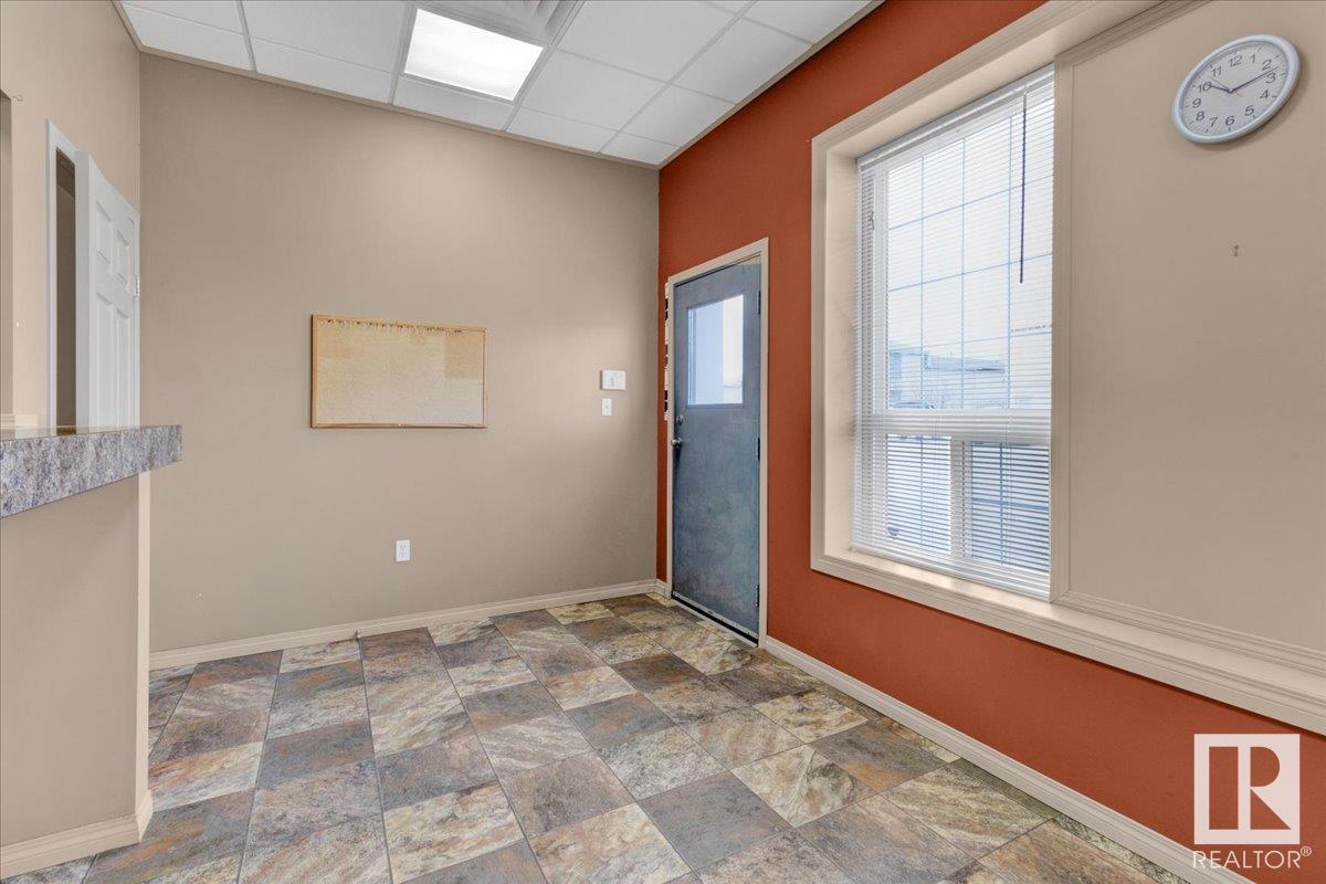 5081 50 St Property Photo 3