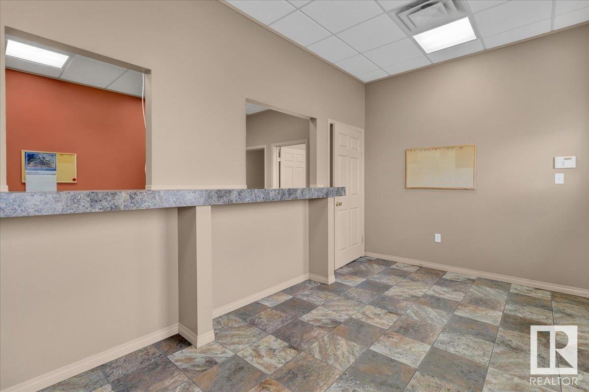 5081 50 St Property Photo 4