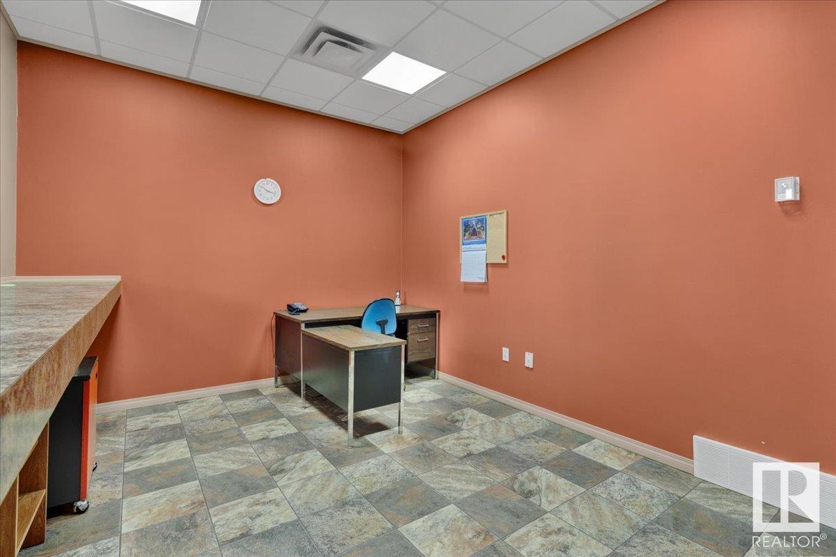 5081 50 St Property Photo 7