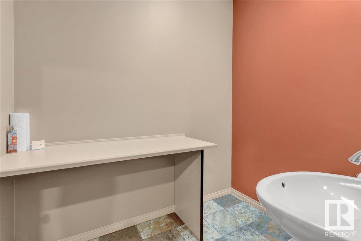 5081 50 St Property Photo 15