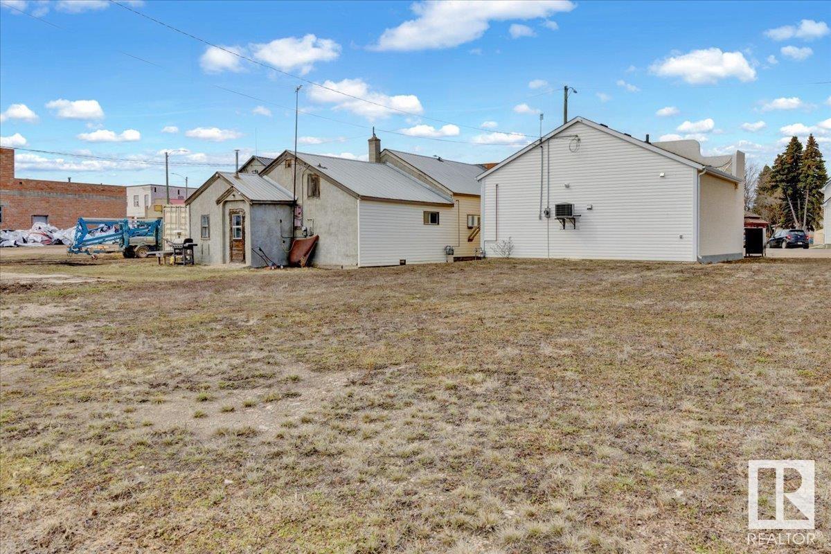 5081 50 St Property Photo 19