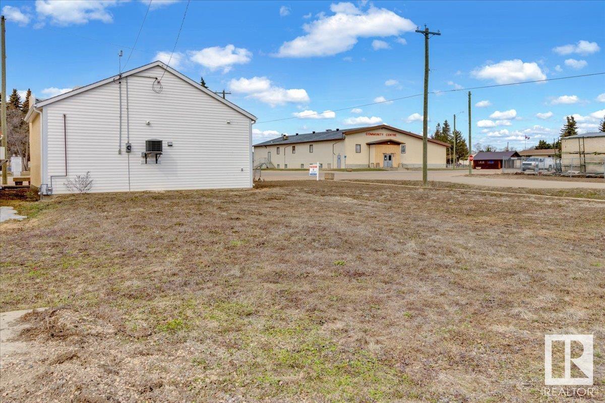 5081 50 St Property Photo 20