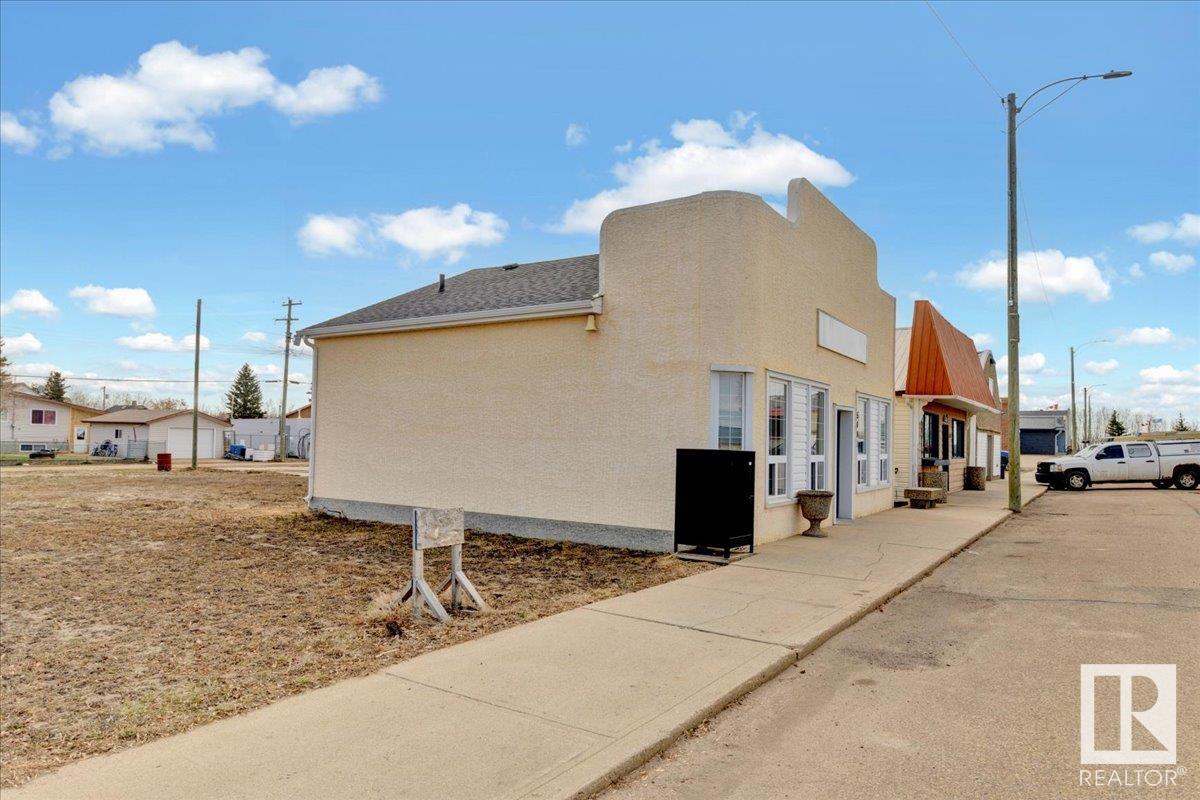 5081 50 St Property Photo 21