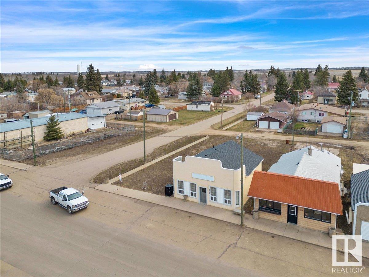 5081 50 St Property Photo 23