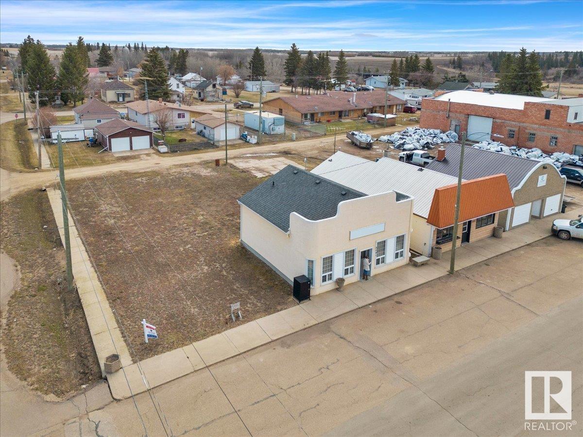 5081 50 St Property Photo 24