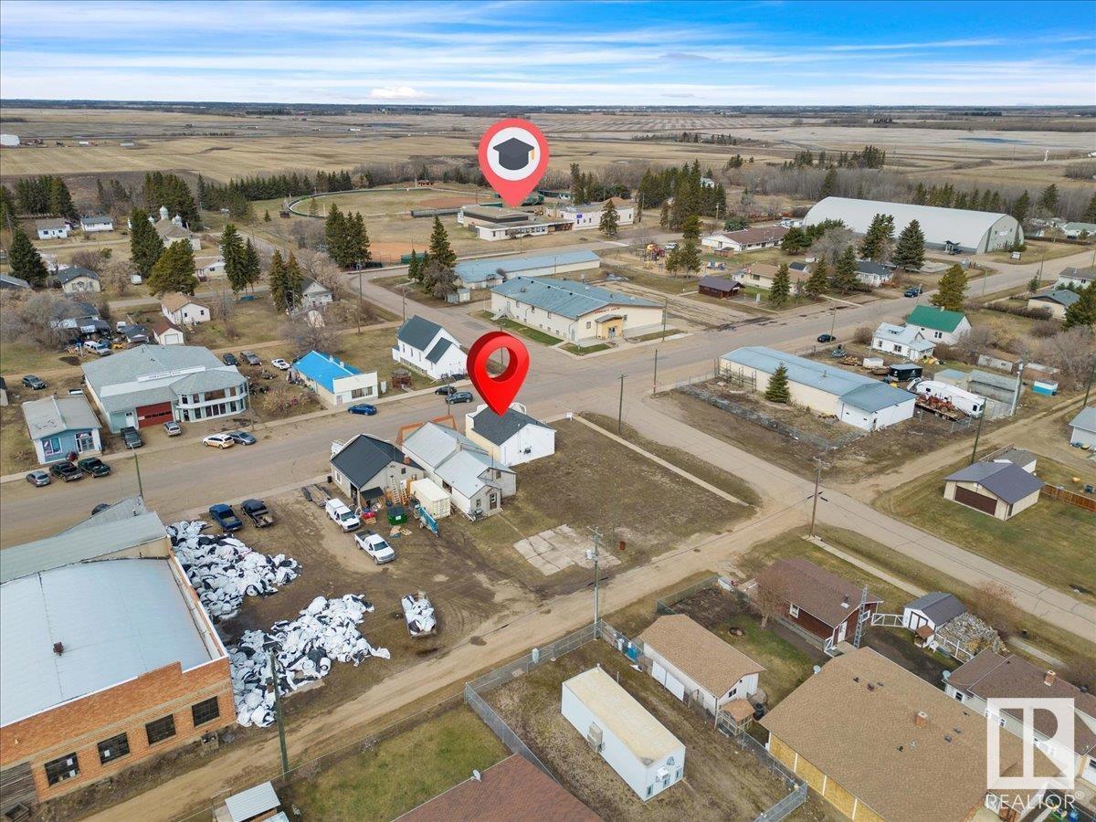 5081 50 St Property Photo 29
