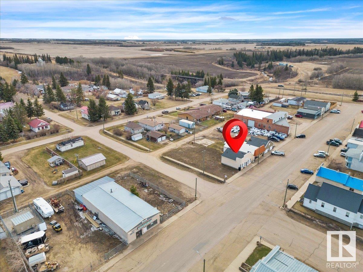 5081 50 St Property Photo 31