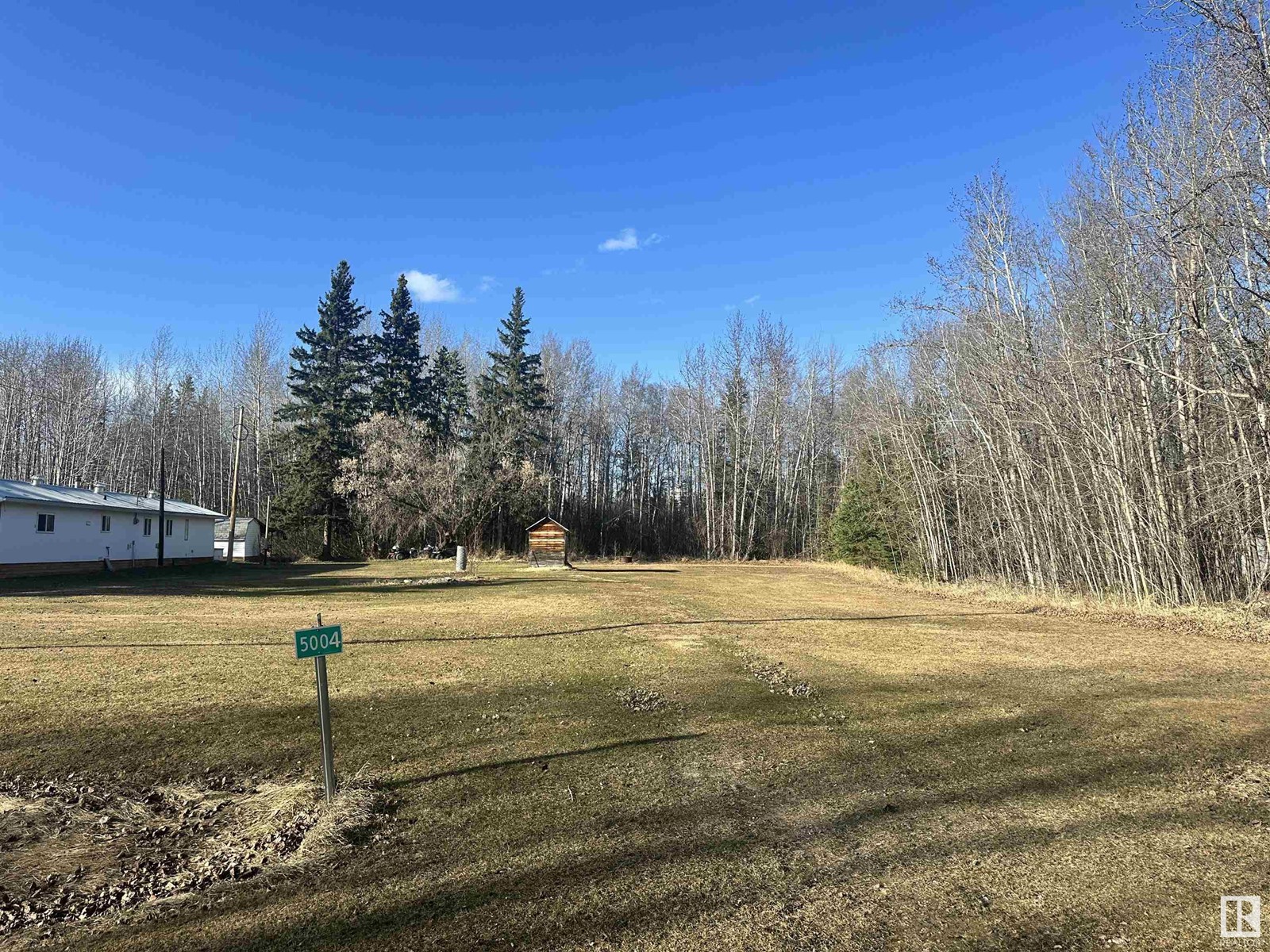 5004 51 Av Property Photo 1