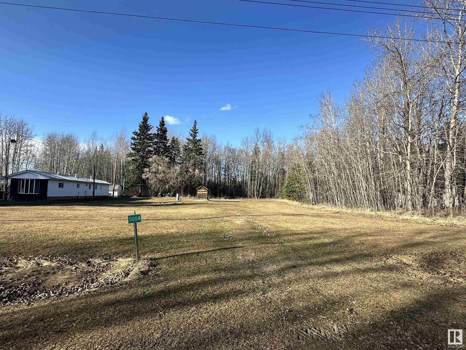 5004 51 Av Property Photo 2