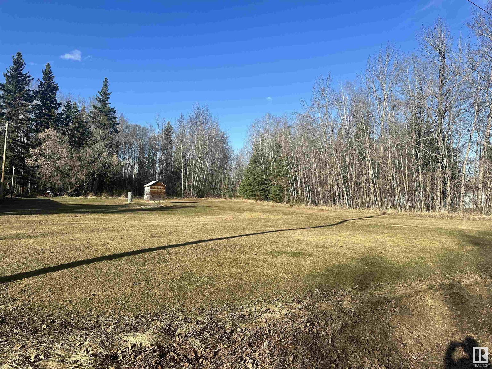 5004 51 Av Property Photo 3