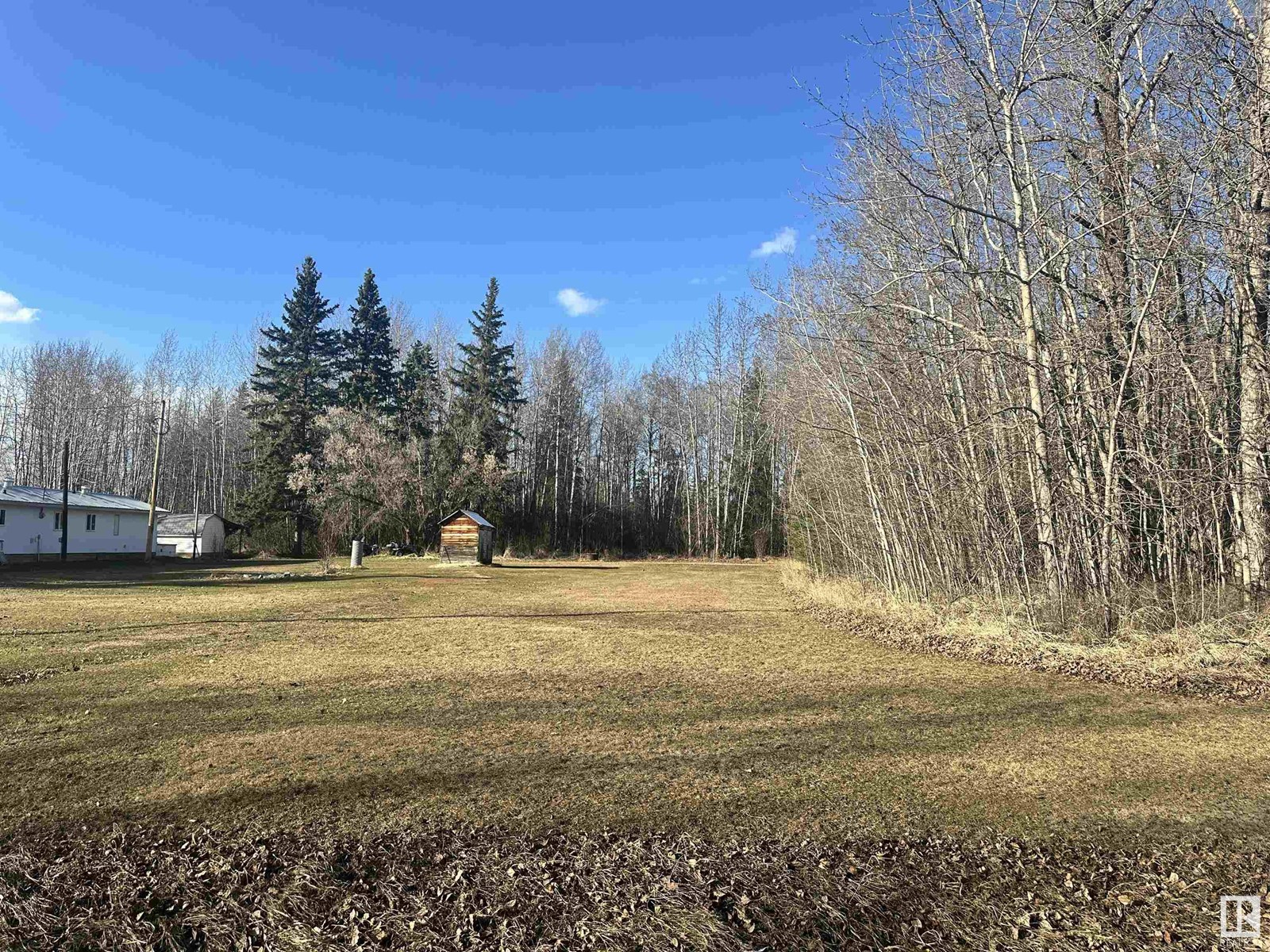 5004 51 Av Property Photo 4