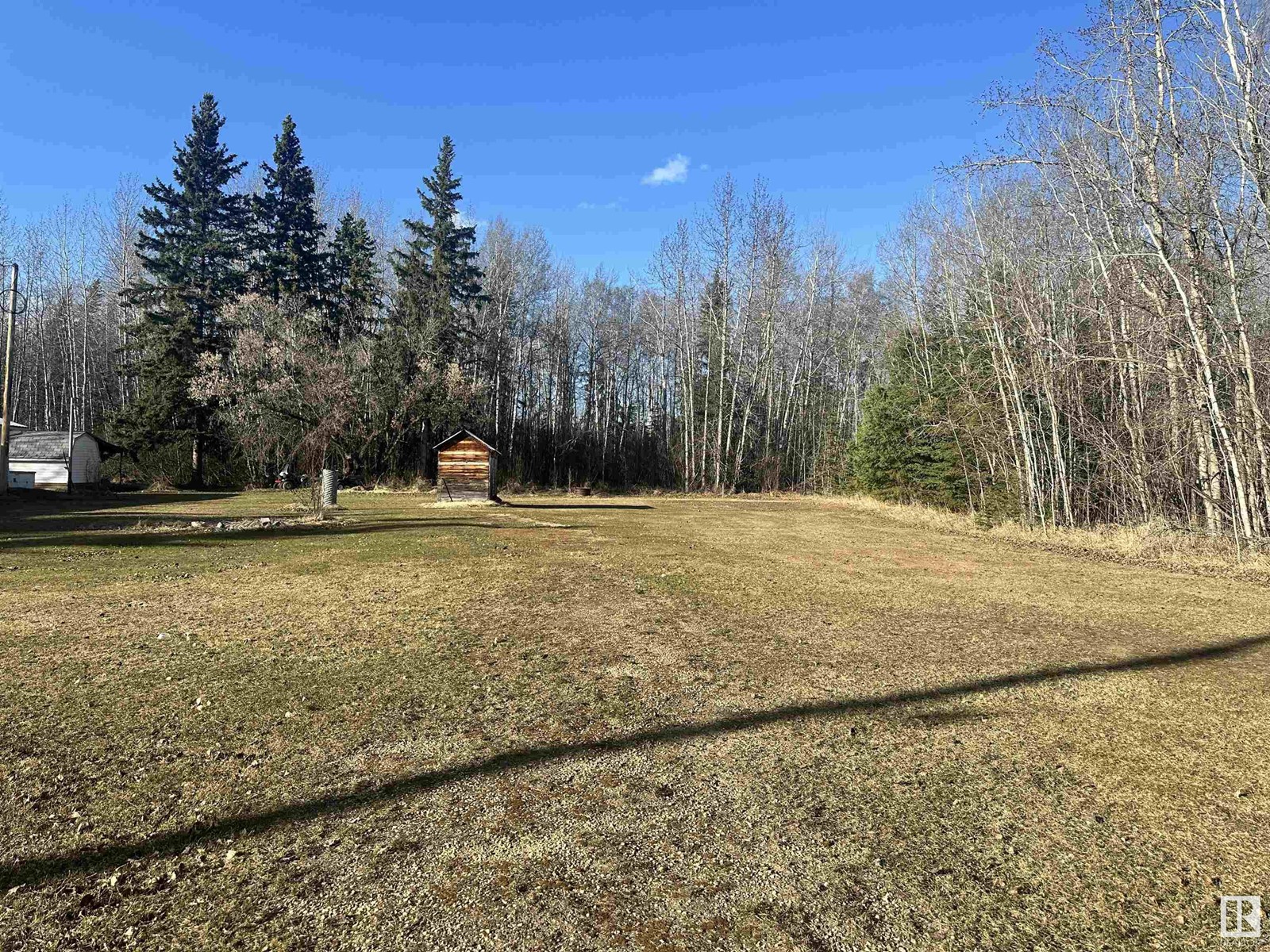5004 51 Av Property Photo 5