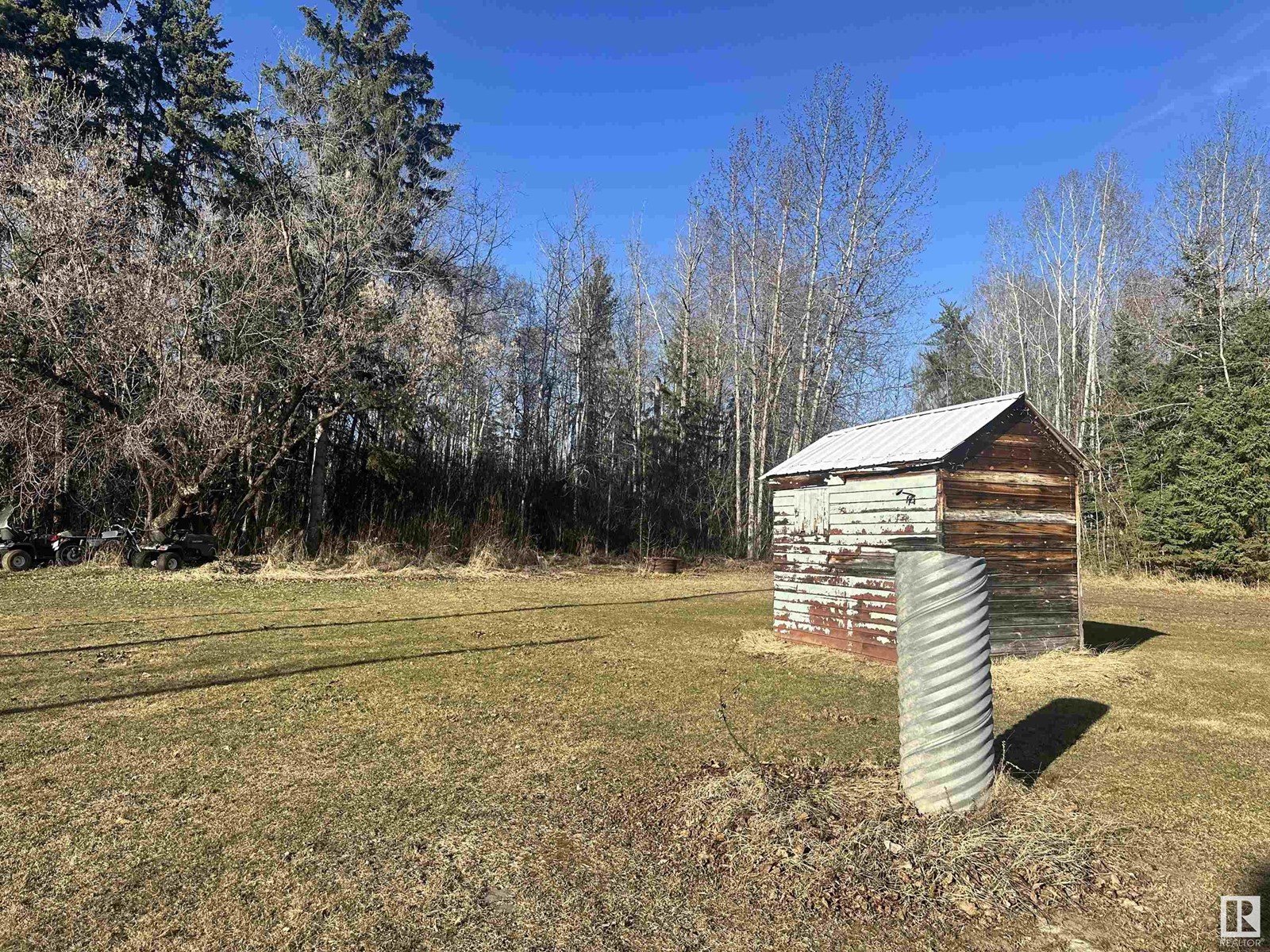 5004 51 Av Property Photo 6