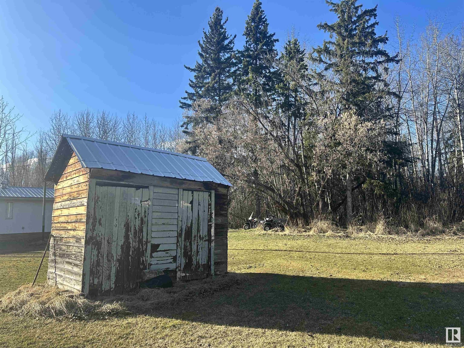 5004 51 Av Property Photo 8