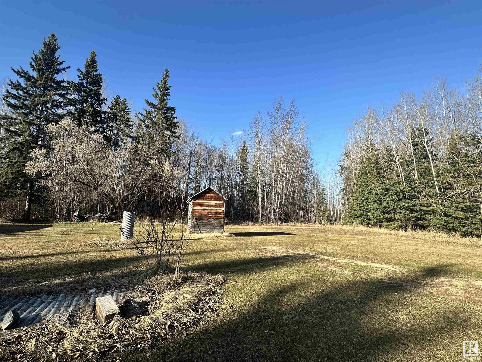 5004 51 Av Property Photo 10