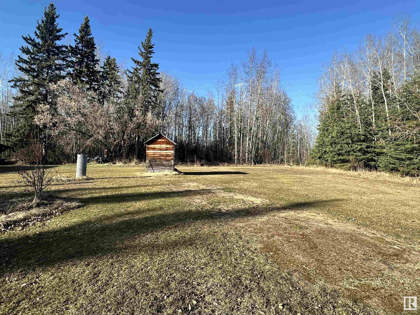 5004 51 Av Property Photo 11