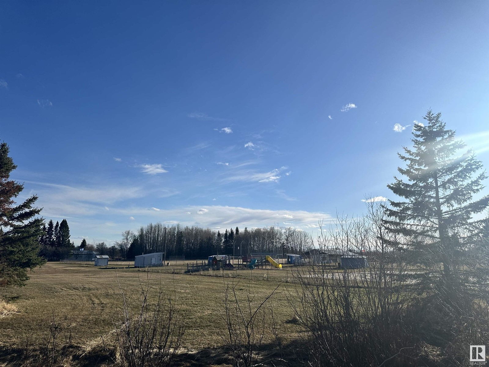 5004 51 Av Property Photo 17