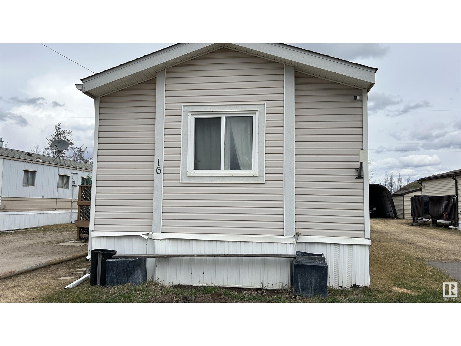 16 5508 55 St Property Photo 1