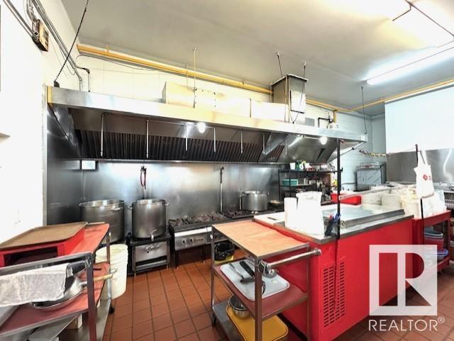 10660 98 St Nw Property Photo 9