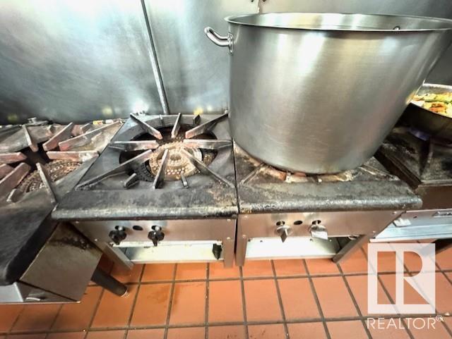 10660 98 St Nw Property Photo 10
