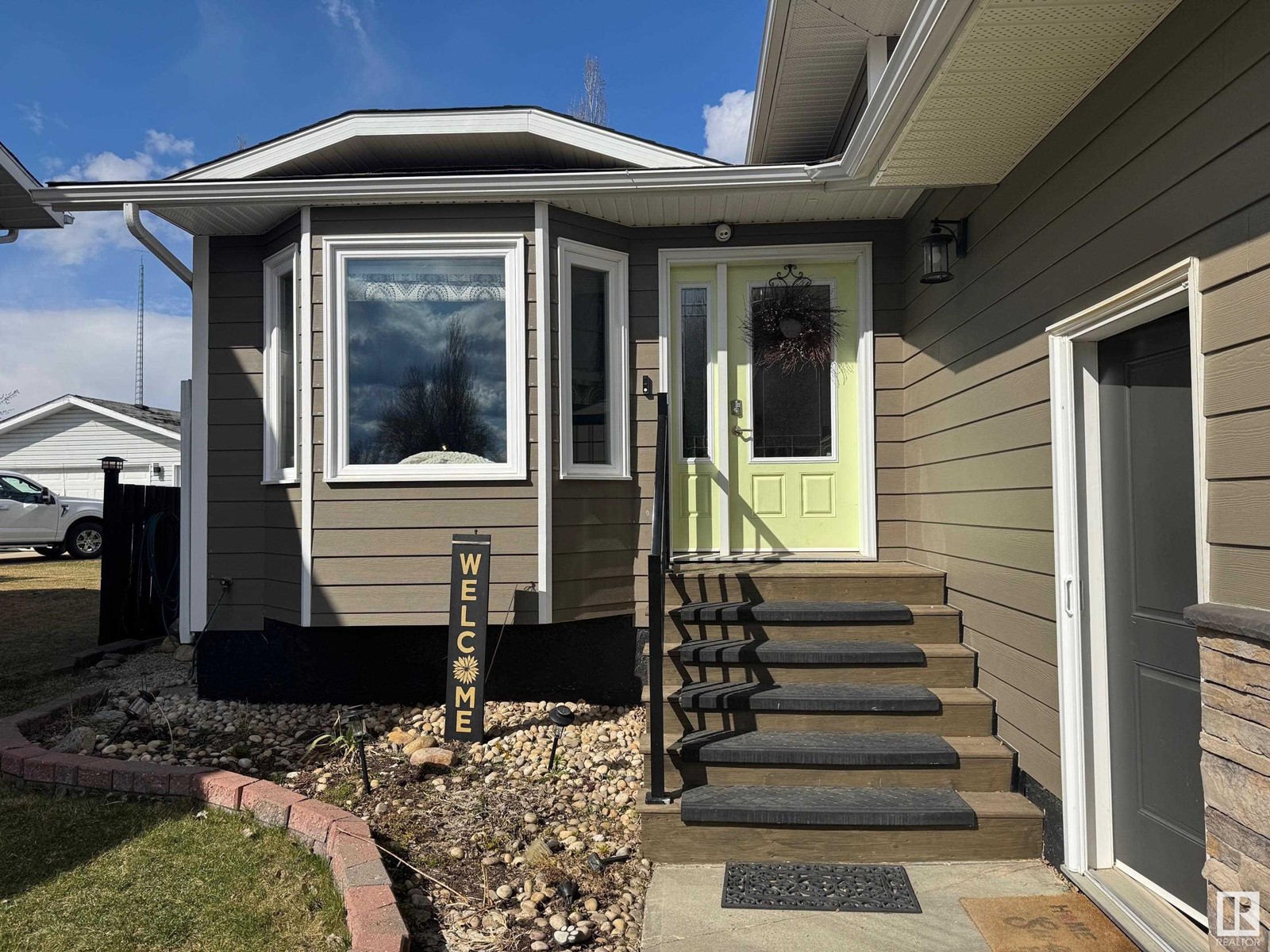 3109 47 Av Property Photo 1
