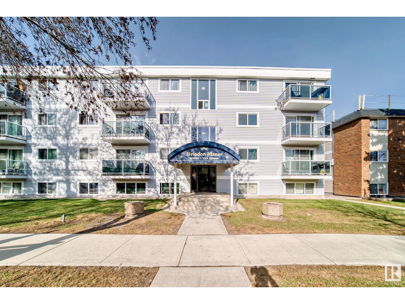 #404 10624 123 ST NW