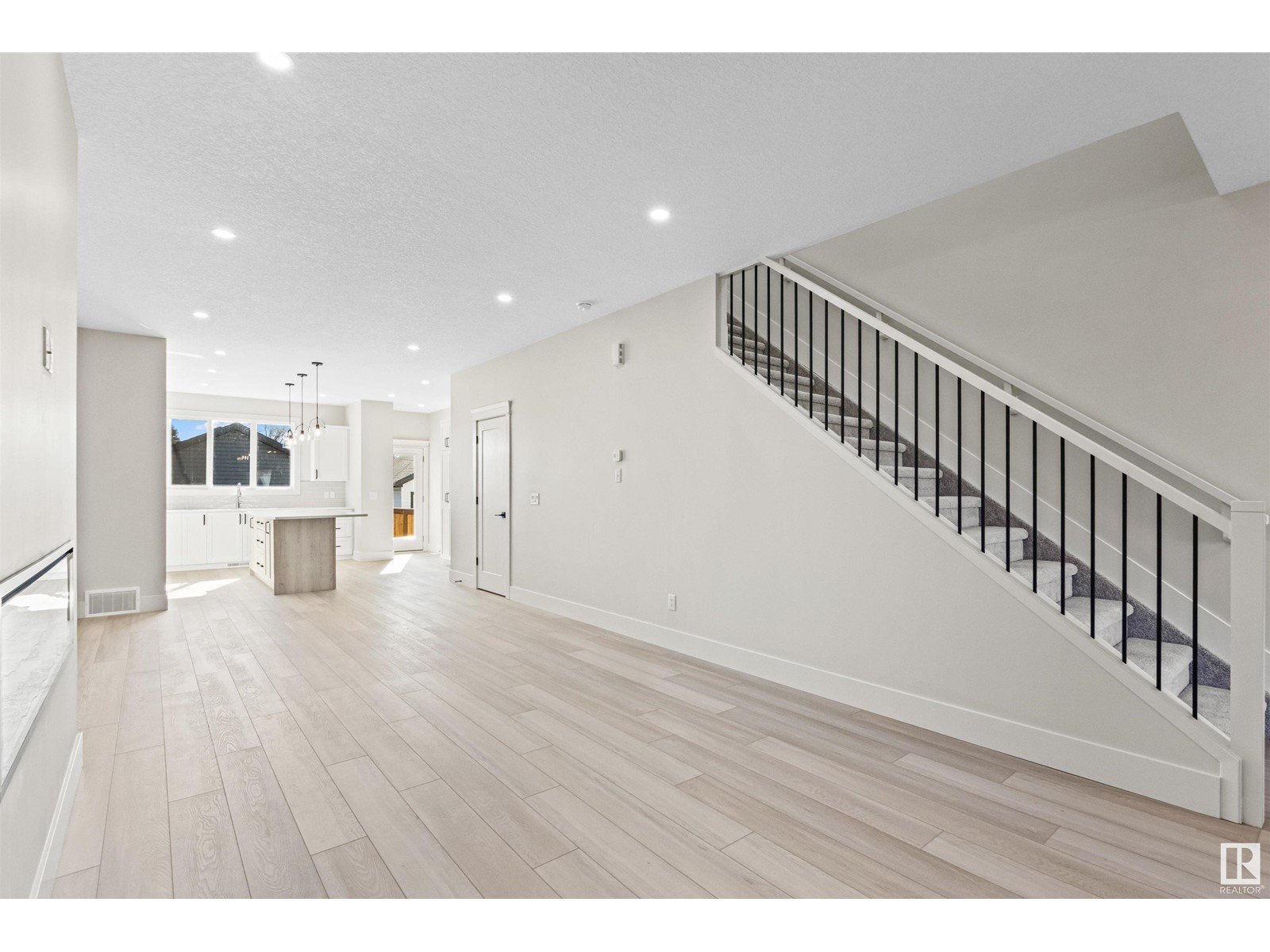 11077 150 St Nw Property Photo 10