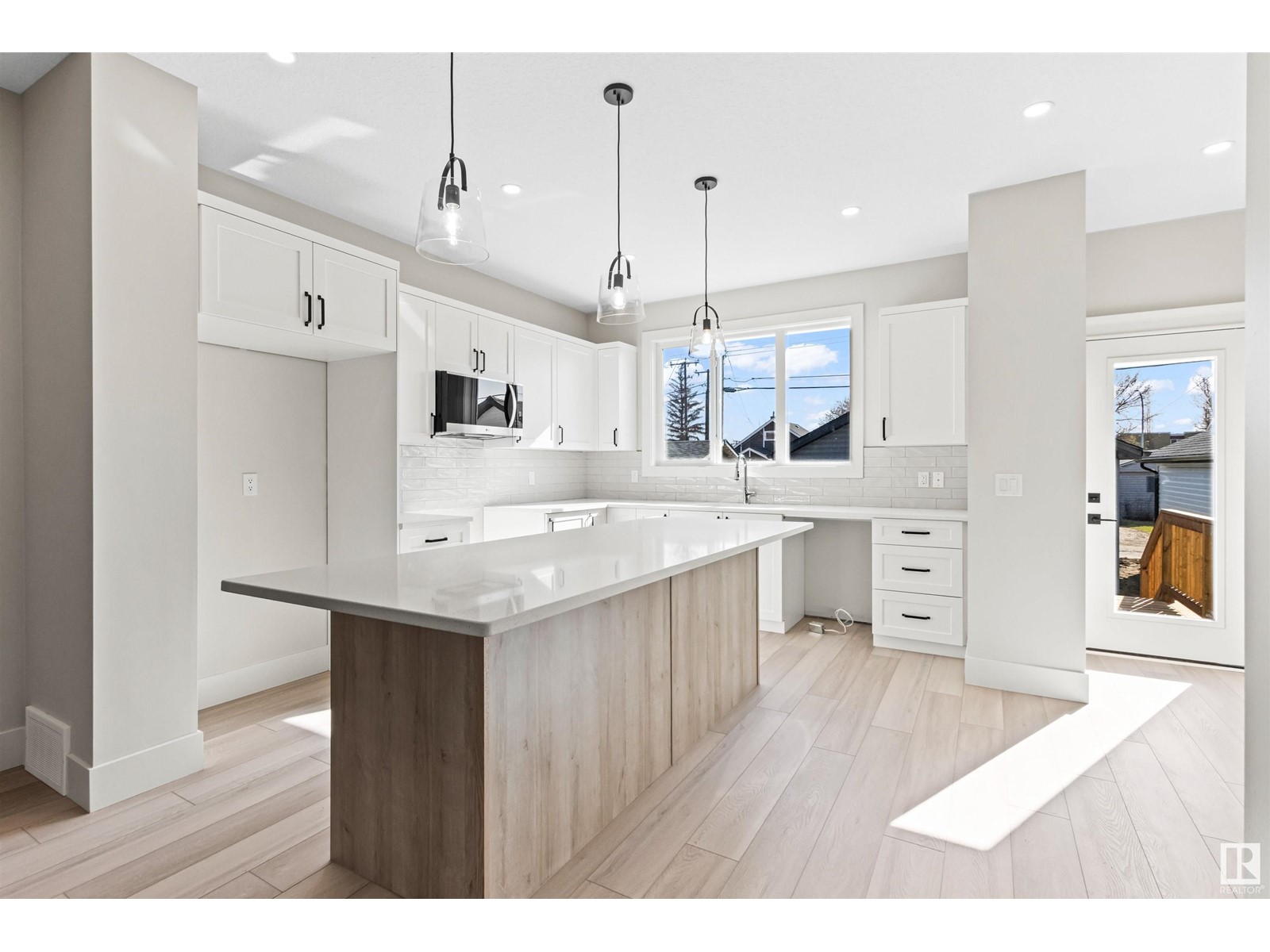 11077 150 St Nw Property Photo 12