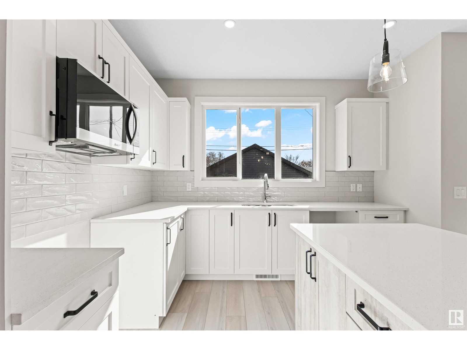 11077 150 St Nw Property Photo 14