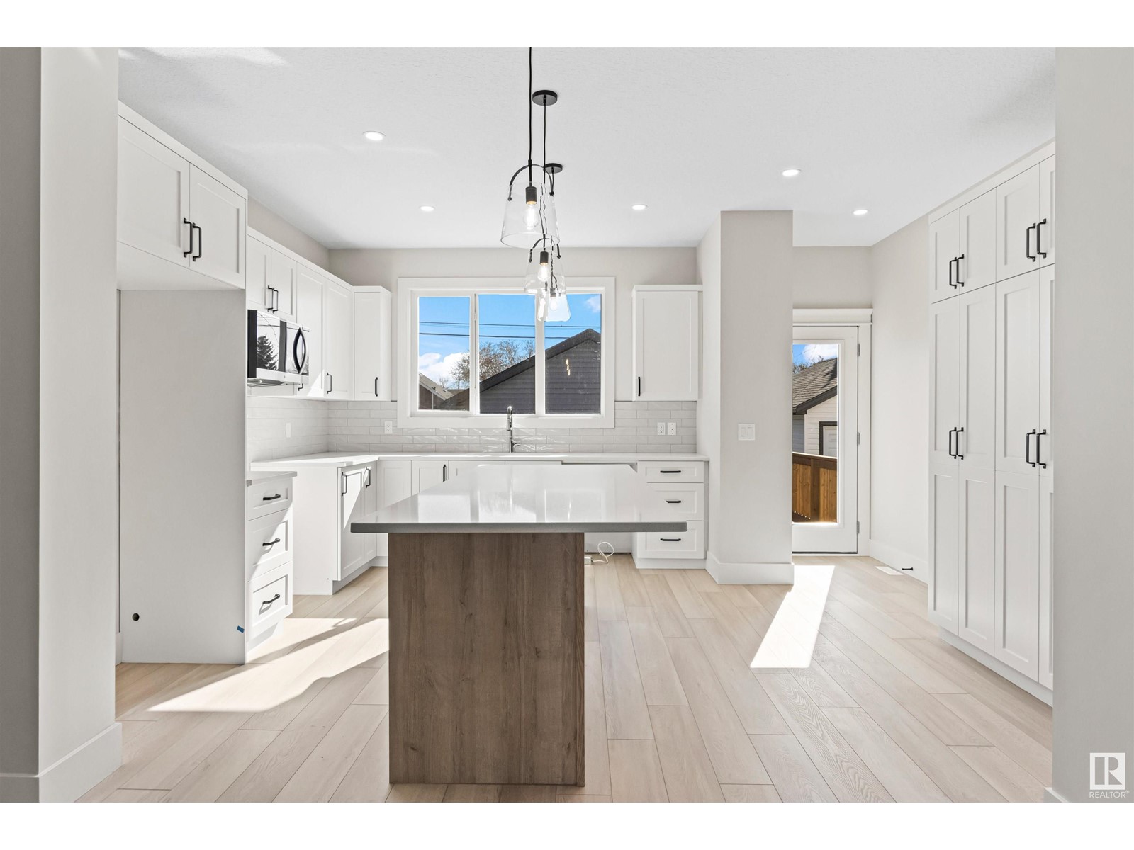 11077 150 St Nw Property Photo 15