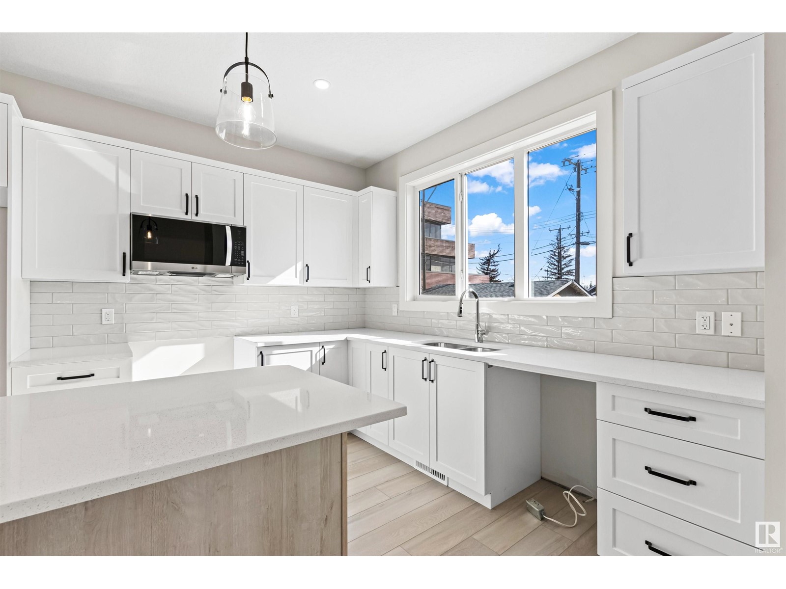 11077 150 St Nw Property Photo 18