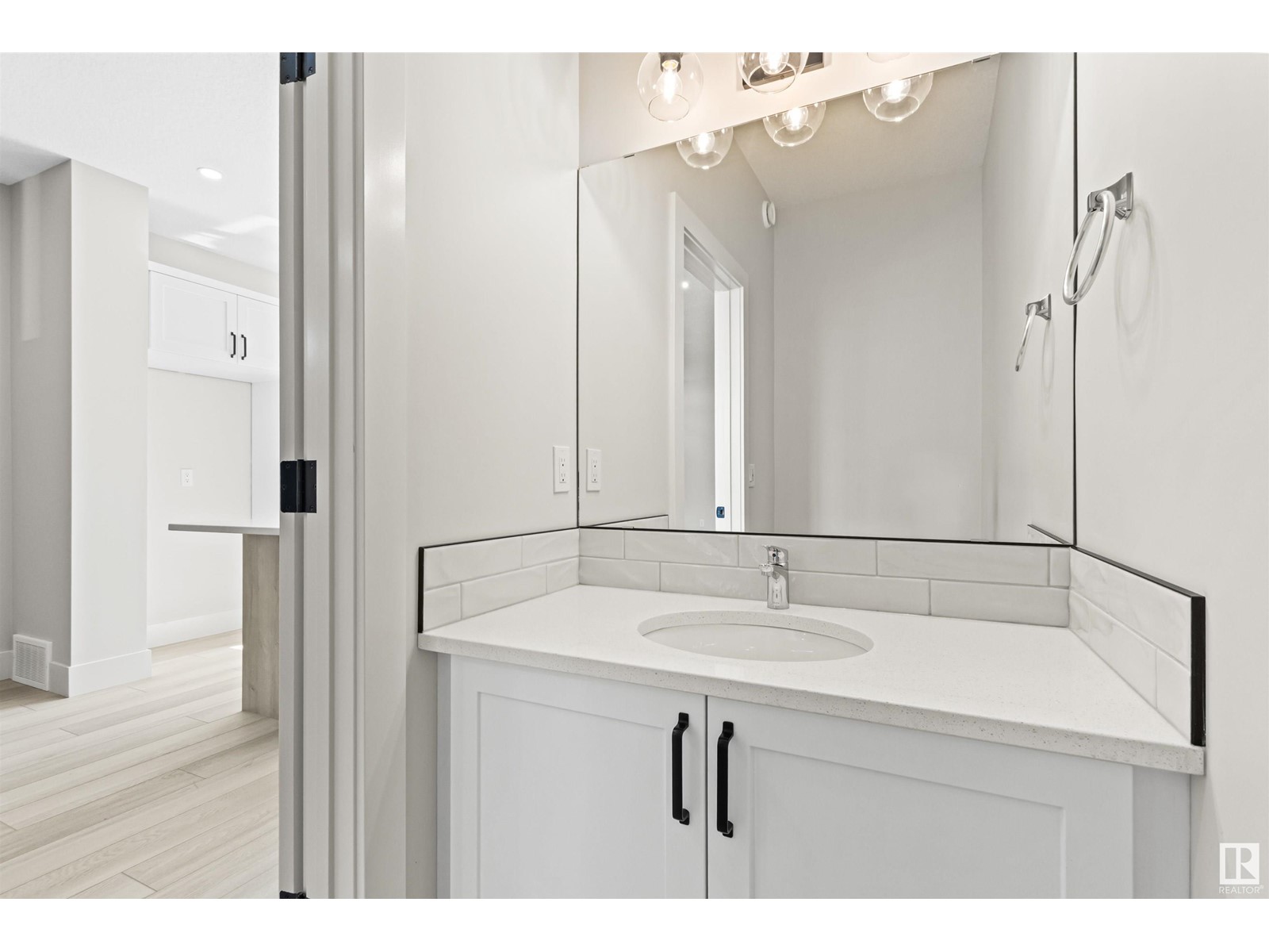 11077 150 St Nw Property Photo 21
