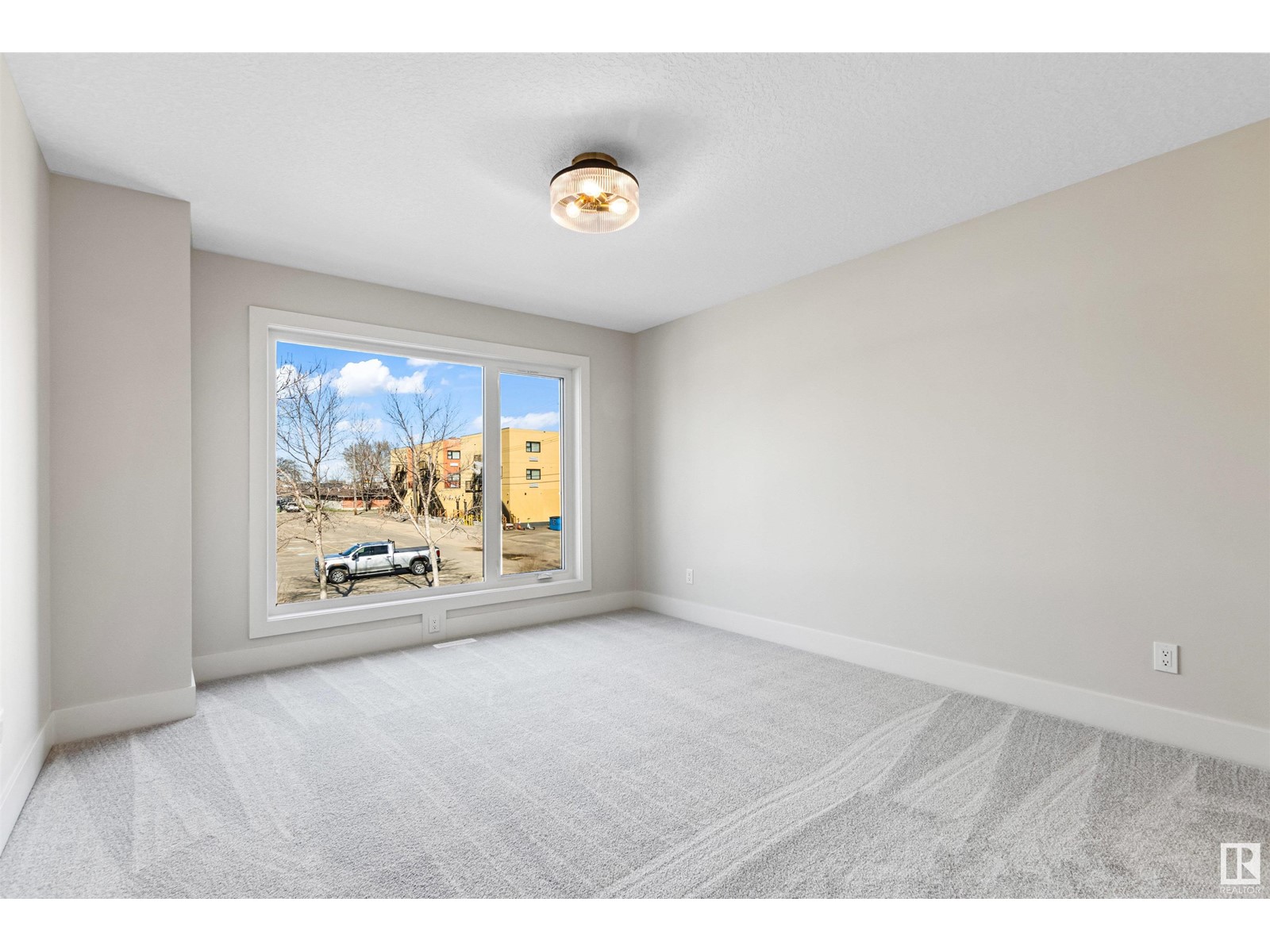 11077 150 St Nw Property Photo 25